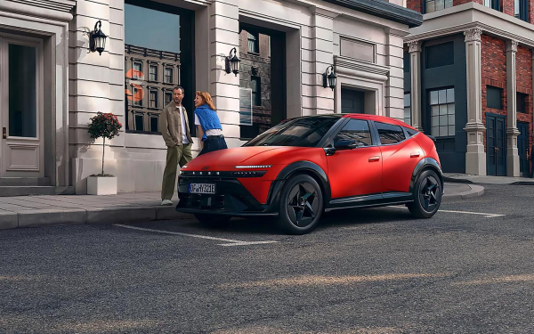 
            Hyundai представил новый хетчбэк. Главные факты о модели Ioniq 3
        