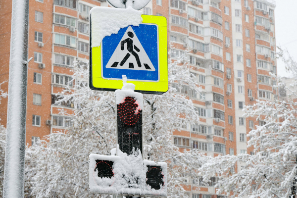 
            С этими последствиями снегопада столкнулись водители в Москве. Фото
        