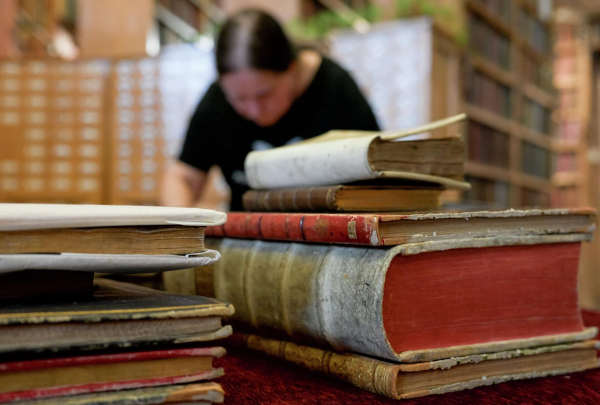 Во Всемирный день книги эксперты развеяли миф об энергетике старинных изданий