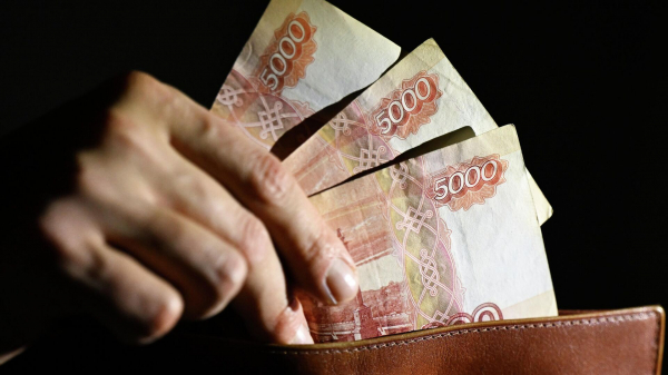 РИА Новости: каждый четвертый миллениал в России хранит наличные под подушкой