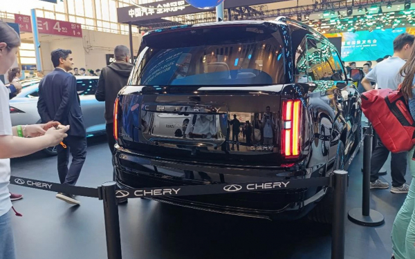 
            Chery показал новый кроссовер Tiggo X. Это будущий флагман линейки
        