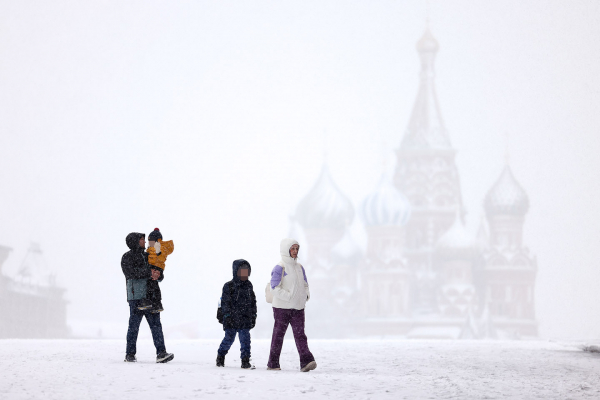 
            С этими последствиями снегопада столкнулись водители в Москве. Фото
        