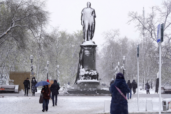 
            С этими последствиями снегопада столкнулись водители в Москве. Фото
        