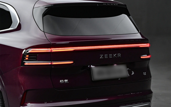
            5 фактов о новом Zeekr 8X. Его купили 10 тыс. человек за 30 минут
        