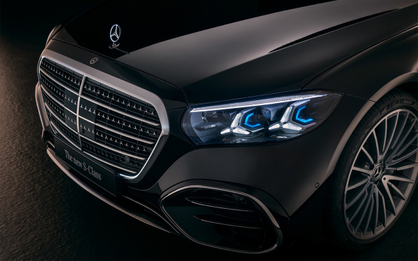 
            Новые BMW 7 и Mercedes S-Class: подробный обзор изменений и цены
        