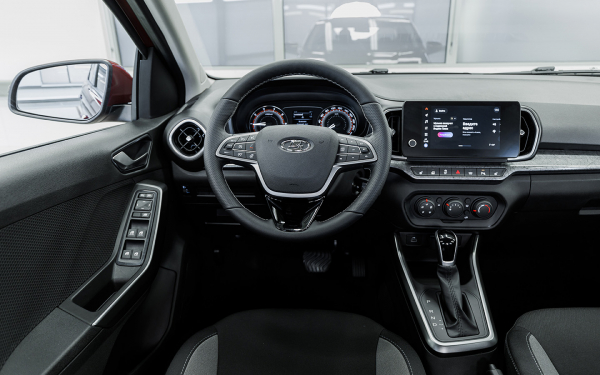 
            Разница в ценах и хитрости продавцов. Как мы покупали новую Lada Iskra
        