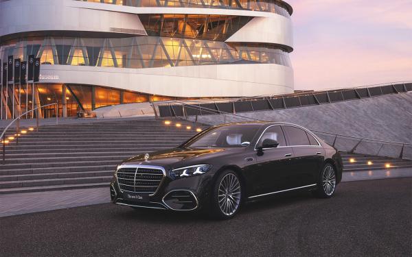 
            Новые BMW 7 и Mercedes S-Class: подробный обзор изменений и цены
        