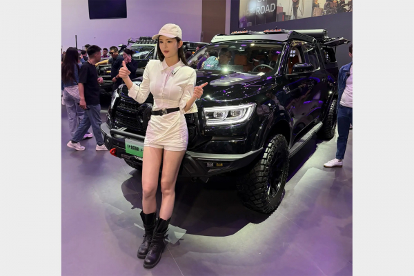 
            Девушки на стендах Пекинского автосалона &mdash; 2026. Фоторепортаж
        