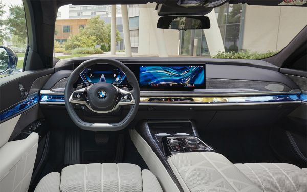 
            Новые BMW 7 и Mercedes S-Class: подробный обзор изменений и цены
        