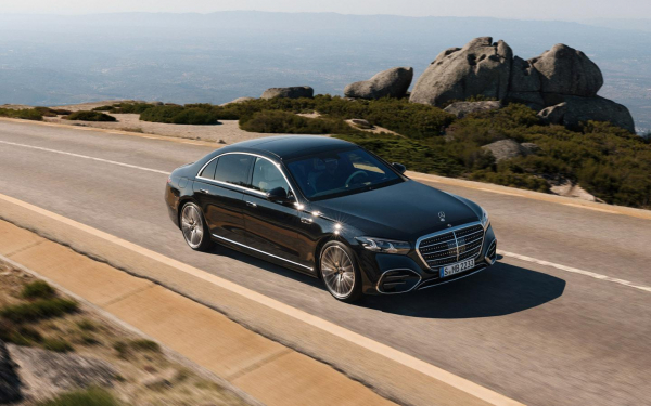 
            Новые BMW 7 и Mercedes S-Class: подробный обзор изменений и цены
        