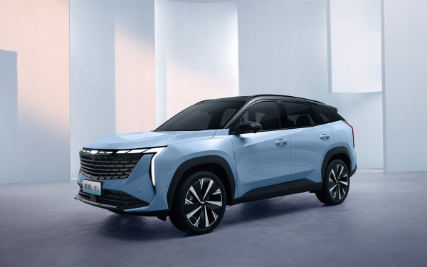 
            Автолюбители оценили новую Volga K40. Отзывы и сравнение с Geely Atlas
        