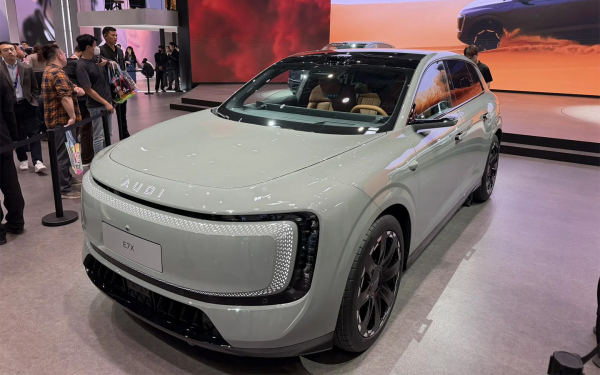 
            Audi представила новый кроссовер. Он без колец и под иным брендом
        