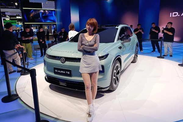 
            Девушки на стендах Пекинского автосалона &mdash; 2026. Фоторепортаж
        