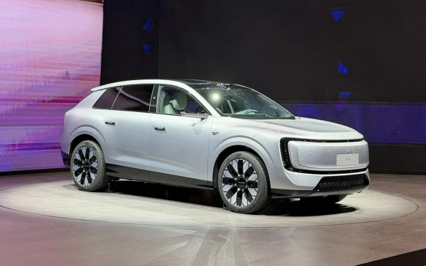 
            Audi представила новый кроссовер. Он без колец и под иным брендом
        