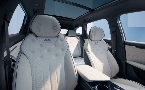 
            Автолюбители оценили новую Volga K40. Отзывы и сравнение с Geely Atlas
        