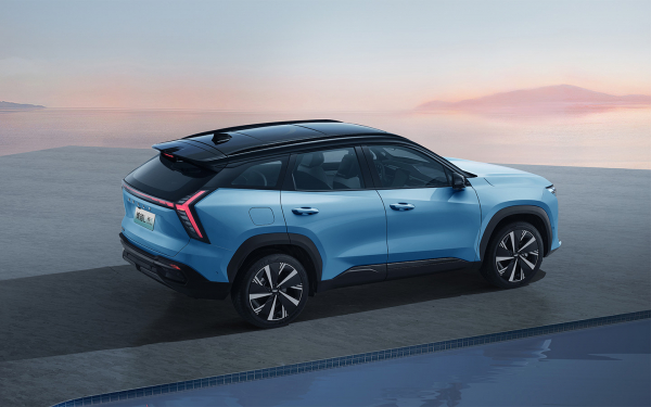 
            Автолюбители оценили новую Volga K40. Отзывы и сравнение с Geely Atlas
        