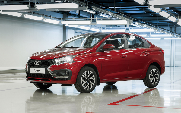 
            Разница в ценах и хитрости продавцов. Как мы покупали новую Lada Iskra
        