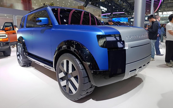 
            Раскрыта внешность нового Freelander. Концепт показали вживую
        