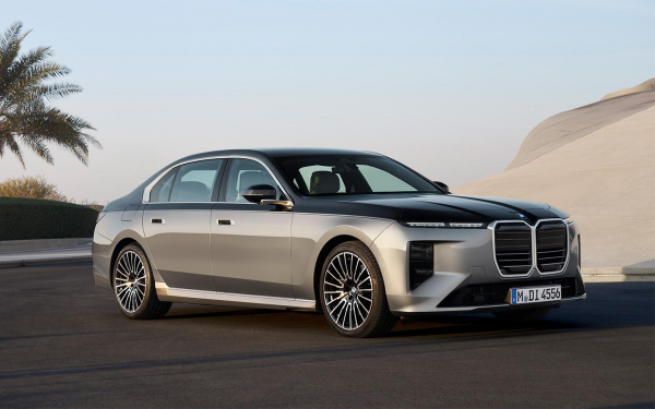 
            Новый BMW 7 Series поступит в продажу в России. Дилеры раскрыли планы
        