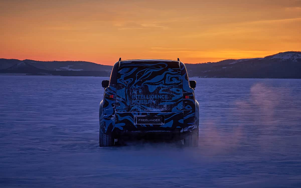 
            Новый Freelander прошел первые тесты. Он выглядит как концепт
        