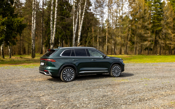 
            Битва континентов. Мы сравнили Geely Monjaro и KGM Torres
        