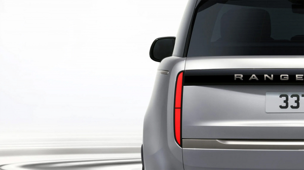 
            Range Rover представил самый роскошный SV Ultra. В нем нет настоящей кожи
        