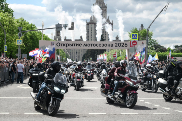 На Воробьевых горах стартовал 14-й Московский мотофестиваль На Воробьевых горах стартовал 14-й Московский мотофестиваль