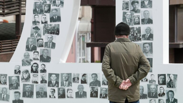 Жители Кемерово пронесли по улицам с фото родных во время "Бессмертного полка"
