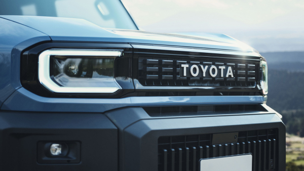
            В Японии начались продажи мини Land Cruiser. Он стоит как Lada Vesta
        