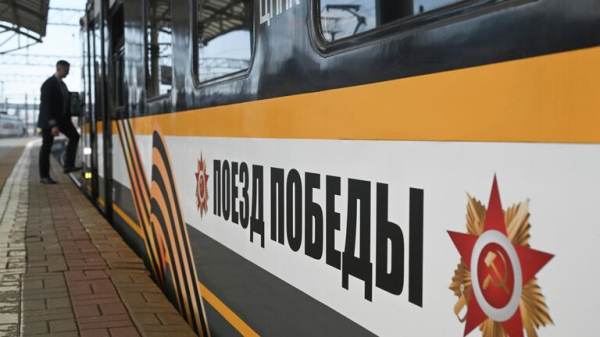 Жители Кемерово пронесли по улицам с фото родных во время "Бессмертного полка"