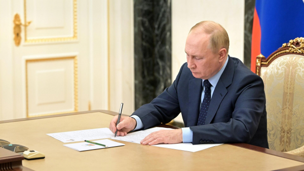 Путин первомайским указом присвоил пятерым россиянам звание Героя Труда