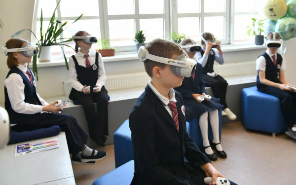 
            В Подмосковье будут обучать ПДД через VR-очки. Как это работает
        
