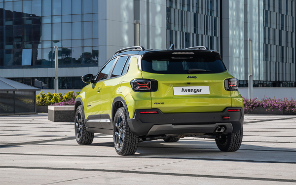 
            Jeep представил обновленный кроссовер Avenger. Ключевые изменения
        