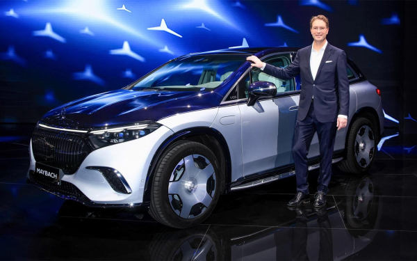 Глава Mercedes-Benz поздравил руководителя BMW с увольнением
Глава Mercedes-Benz поздравил руководителя BMW с увольнением