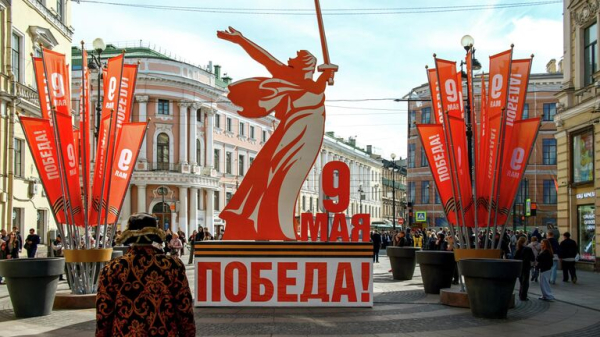Жители Кемерово пронесли по улицам с фото родных во время "Бессмертного полка"