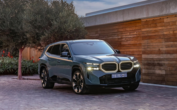 
            Дилеры анонсировали старт продаж новых BMW, Mercedes и Toyota в России
        