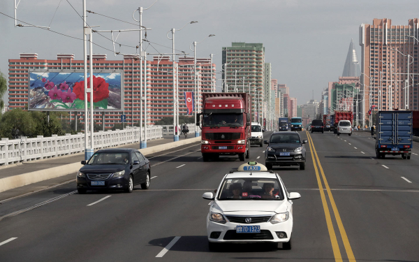 
            В Северной Корее начался автомобильный бум. На дорогах возникли пробки
        
