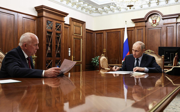 
            Путин дал оценку системе &laquo;Электронный паспорт&raquo;. Как она работает
        