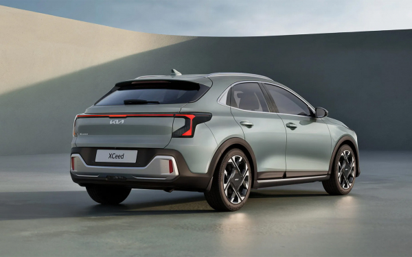 
            Представлен обновленный кроссовер Kia XCeed. Он стал гибридным
        