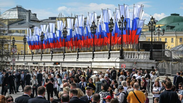 Жители Кемерово пронесли по улицам с фото родных во время "Бессмертного полка"