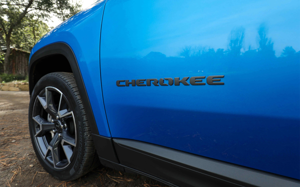 
            Комфорт вместо проходимости. Каким получился новый Jeep Cherokee
        